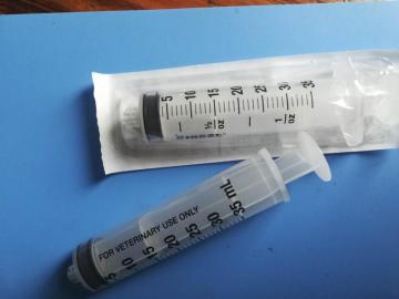 Veterinary syringe