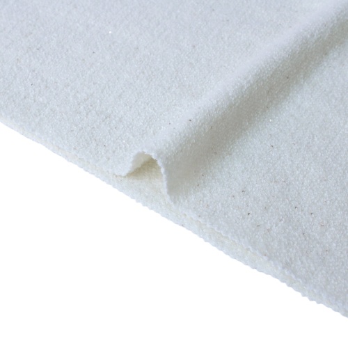 クリームホワイトのウールニット生地とゴールドのスパンコール