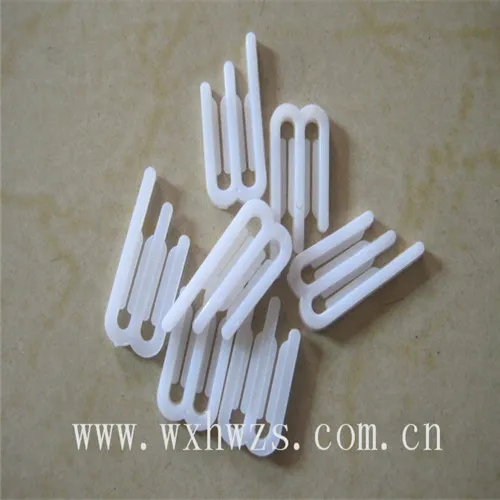 W-shape plastic center clip for shirt