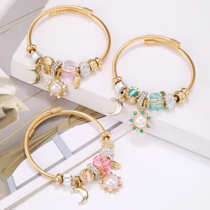 Golden Sunflower Moon Pendant Bracelet for Women - A Radiant Jewelry Piece