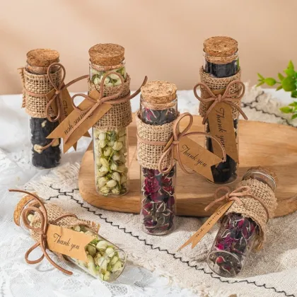 Internet Celebrities' Same Holiday Gifts: Small Glass Jar of Flower Tea for Women's Wedding Gift