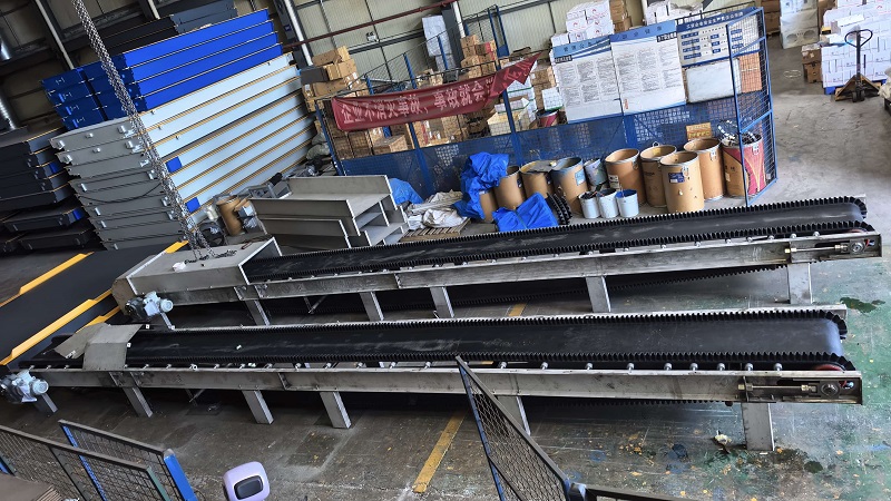 Intelligent Manufacturing Sets Sail Overseas: Hengbiao Technology Delivers Two Sets of Stainless Steel Fully Enclosed Quantitative Feeders for Overseas Deployment!