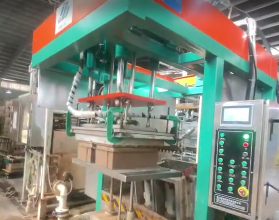 Automatic single-station turnover pulp forming machine