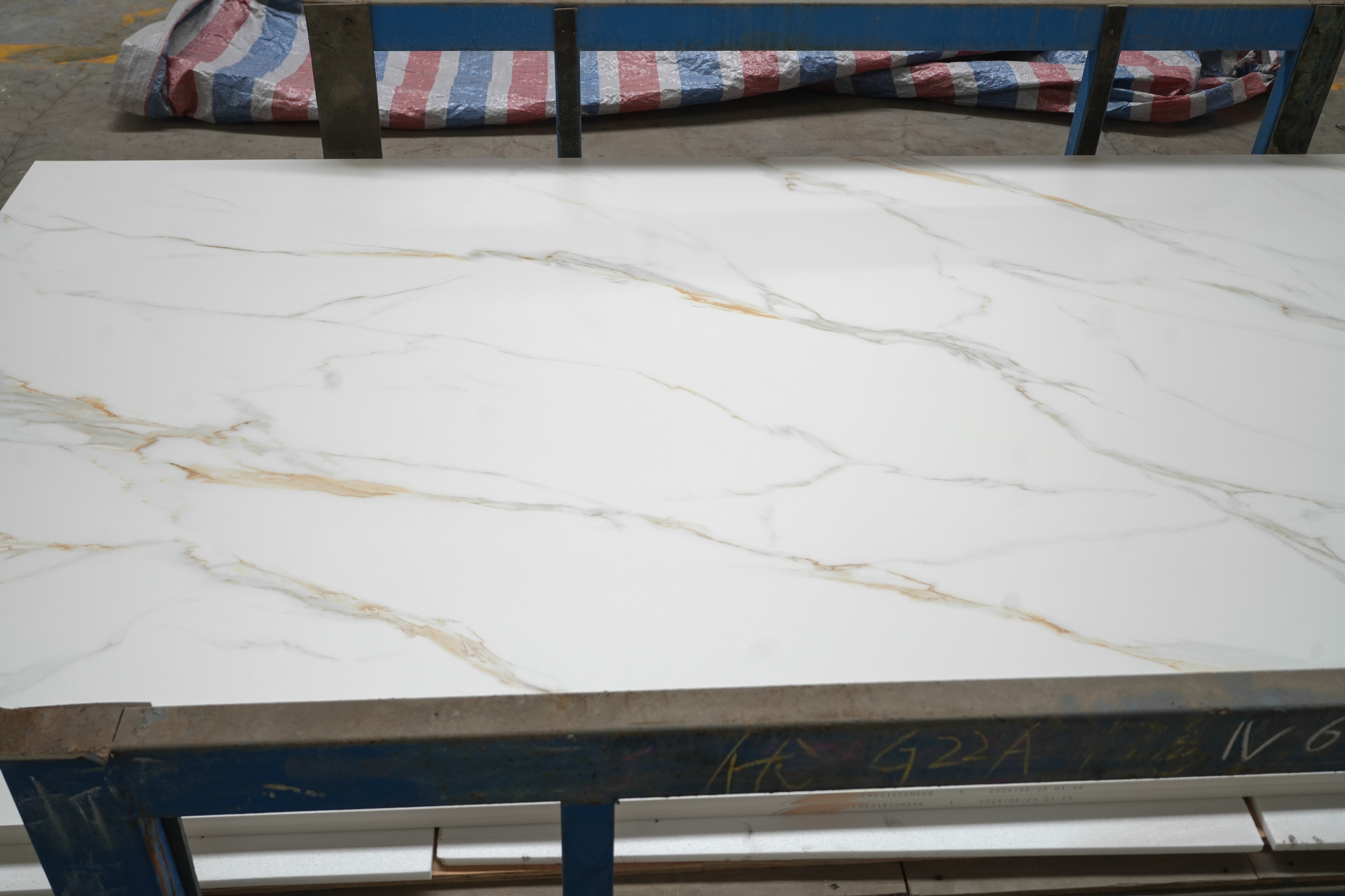 LOUISKIN piedra sinterizada blanca