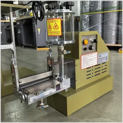 Intelligent Frequency Conversion Roller Coating Cementing Machine 150mm Roller for Shoe Sole & Leather Cementing DL-128