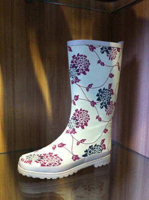 OEM / Odm εκτύπωσης λουλούδι καουτσούκ μισό βροχή μπότες για τις κυρίες