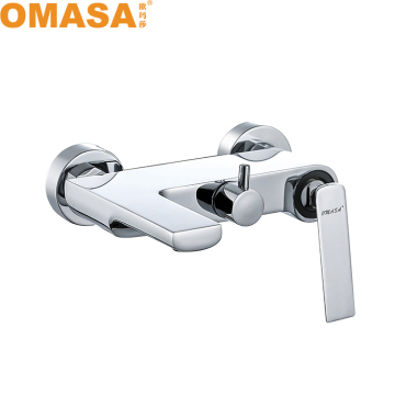 Set di doccia da bagno montato a parete con rubinetto in ottone