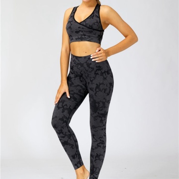 conjunto de top y leggings de gimnasio