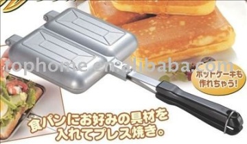 Breakfast sandwich maker