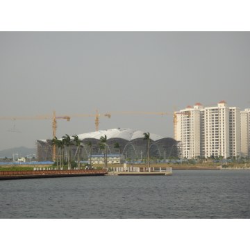 Estructura de rejilla, proyecto de decoración de paneles de aluminio con armadura de tuberías