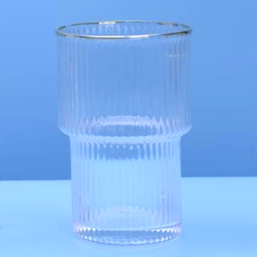 Krug und Tassen aus geripptem Glas