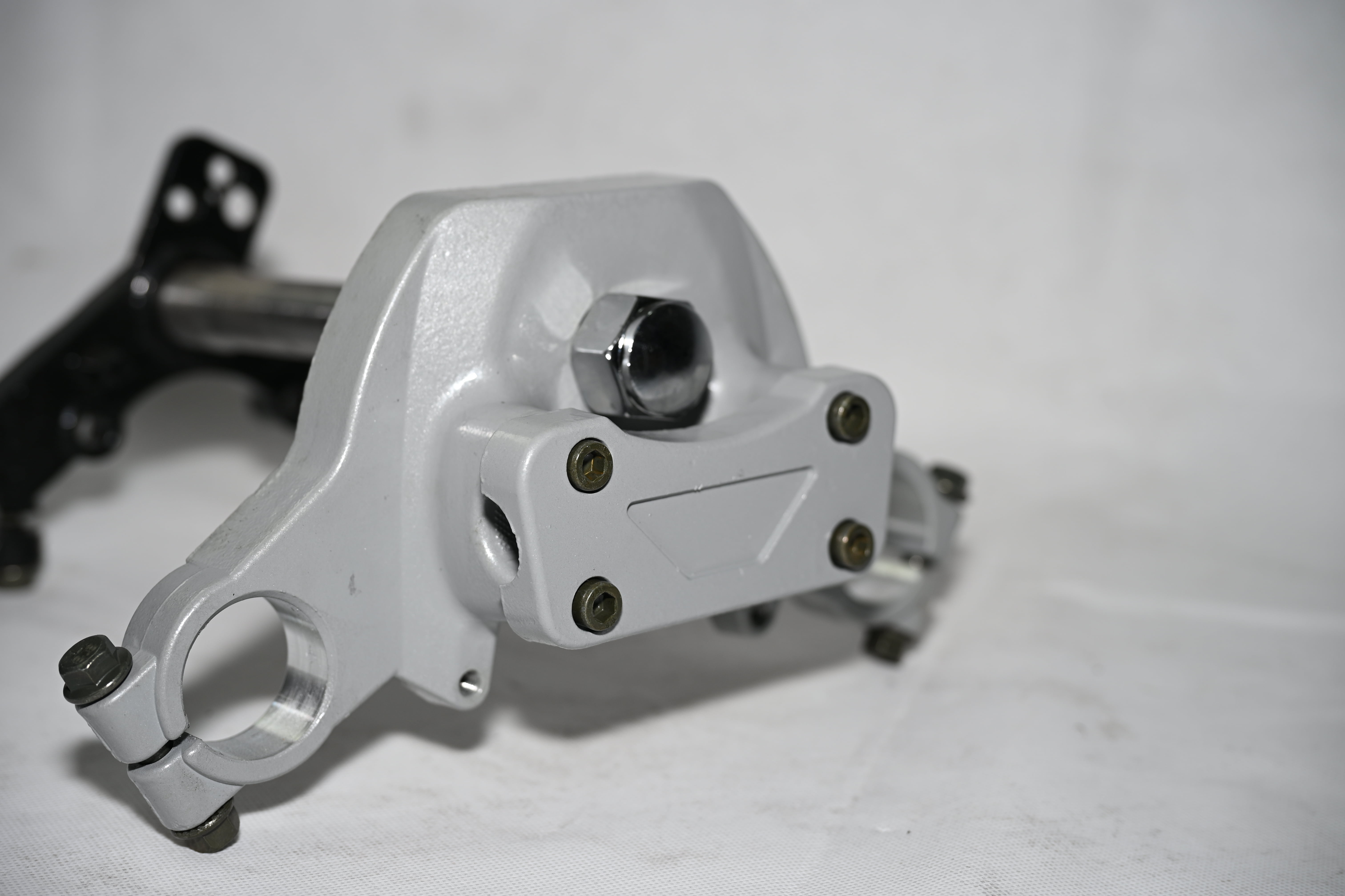 Tricycle front fork clamp