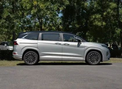 Hyundai Kustu Petrol Car 1.5T 170HP Gasoline MPV