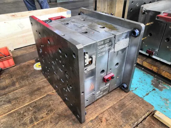 Automobile lighting bracket mould manufacturing