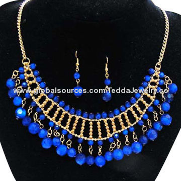 Gold-plated jewelry chains, made of glass beads, without nickel, lead and cadmium