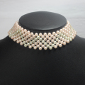 フェイクカラーの模造真珠のネックレス