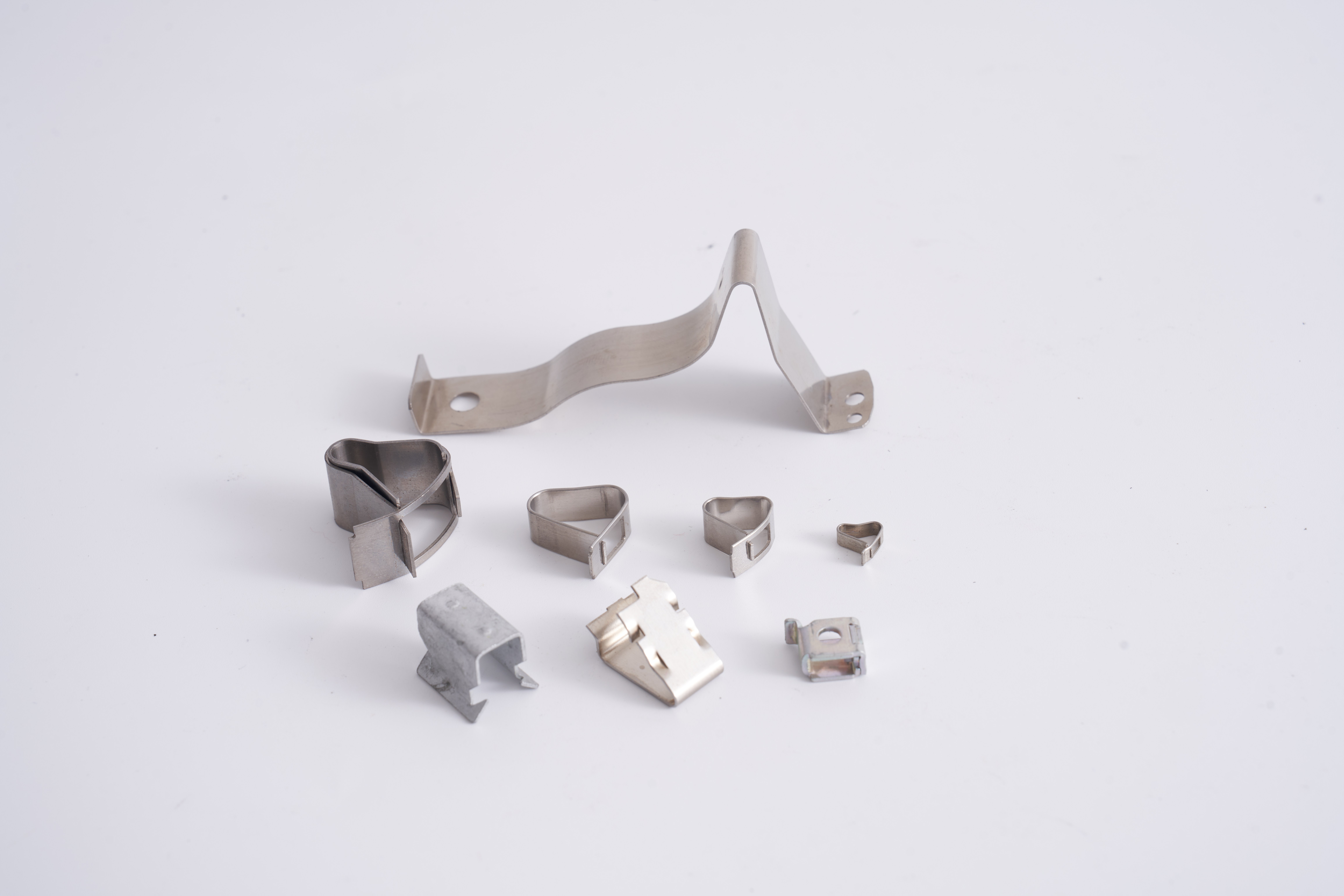 النوابض المسطحة والأجزاء المسطحة 1