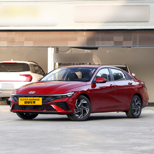 Noul Hyundai Elantra 1.5L AWD cu scaune din piele