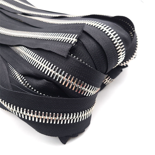China #15 Custom High Quality Long Chain Metal Zippers Manufactory