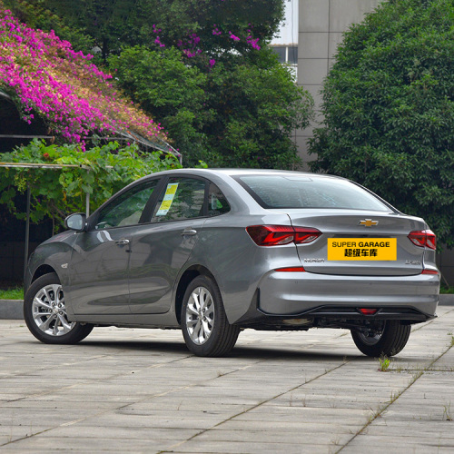 Chevrolet Cruze Turbo 2024 cu scaune automate din piele