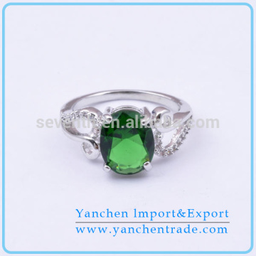Latest Engagement Ring Design with Rhodium Plated Prong Setting Emerald CZ Diamond