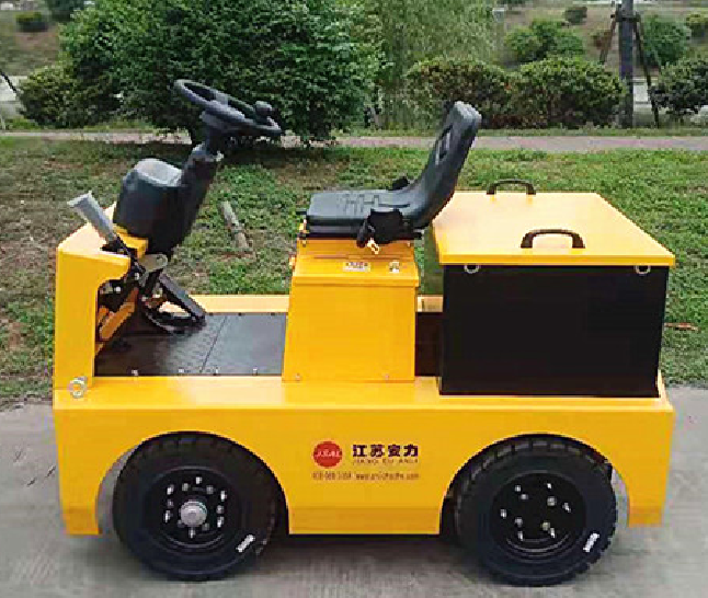 Four Wheel Tow Tractor Four Wheel Tow Tractor
