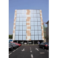 Sistema de estacionamiento de elevación vertical de múltiples filas