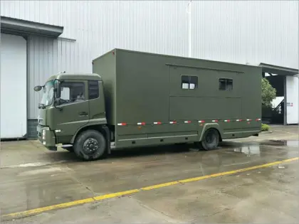 4x4 Dongfeng 7.2 meter container food truck trailer for sale