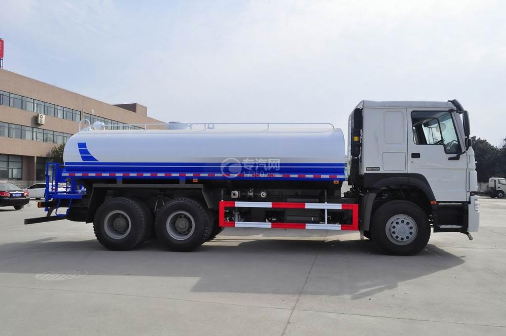 العلامة التجارية الجديدة HOWO 6X4 25000litres Road Sprinkler Truck