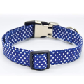 Collier de chien mignon avec noeud papillon