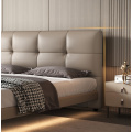 Moderne Plattformbett mit LED -Beleuchtung