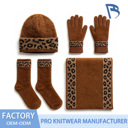 Set de tricot fuzzy cu ornamente leopard