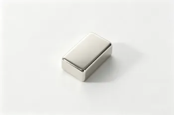 Chip Tunable Filters for Reliable UHF Communications