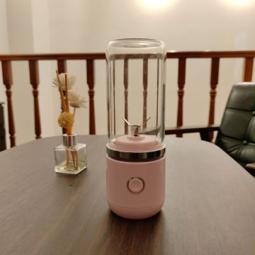 Portable USB Fruit Smoothie Maker: Mini Blender for Juicing on the Go