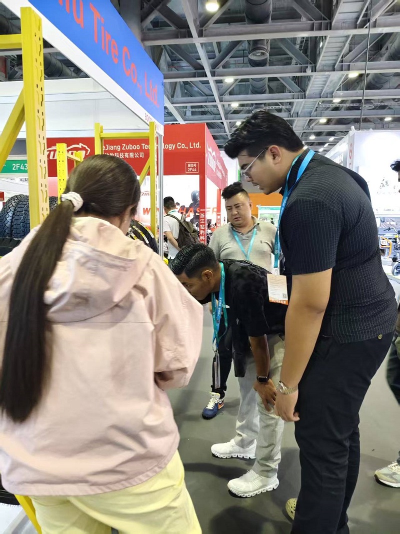 Canton Fair Sees a Surge in Orders! International Buyers Compete with Cash for Rislife KUMA Tires