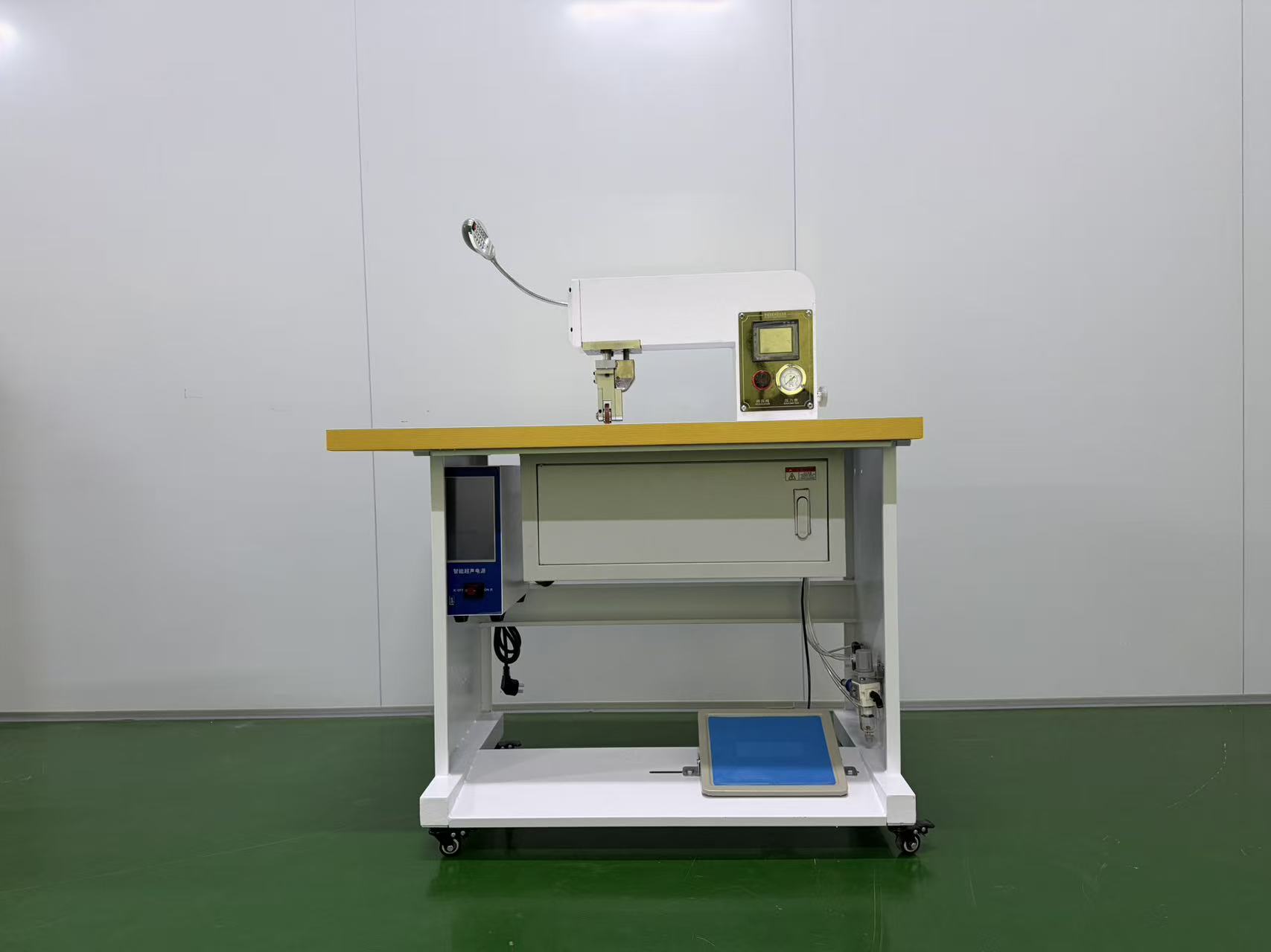 28KHz Fabric Ultrasonic Cut Seal Machine
