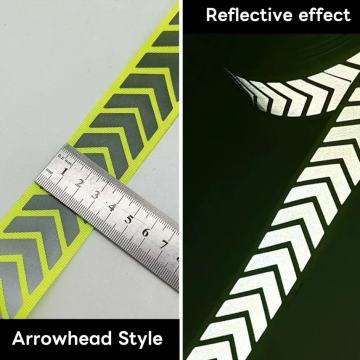 Ok şeklinde yüksek görünürlüğe sahip yansıtıcı dokuma