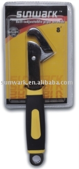 Self-adjustable pipe wrench