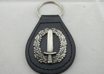 Die Casting Personalized Leather Keychains With 3d Zinc Alloy Emblem, Antique Silver Plating