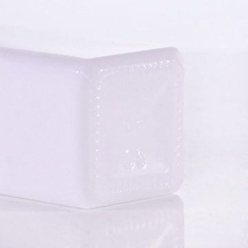 Opal weiße Quadrattrackerflasche mit Aluminiumkappe