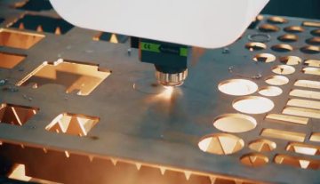 HGTECH factory supply automatic feeding system carbon steel metal CNC Fiber laser cutting machine price