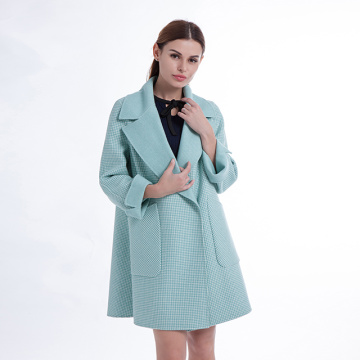 Cappotto in cashmere con risvolto moda