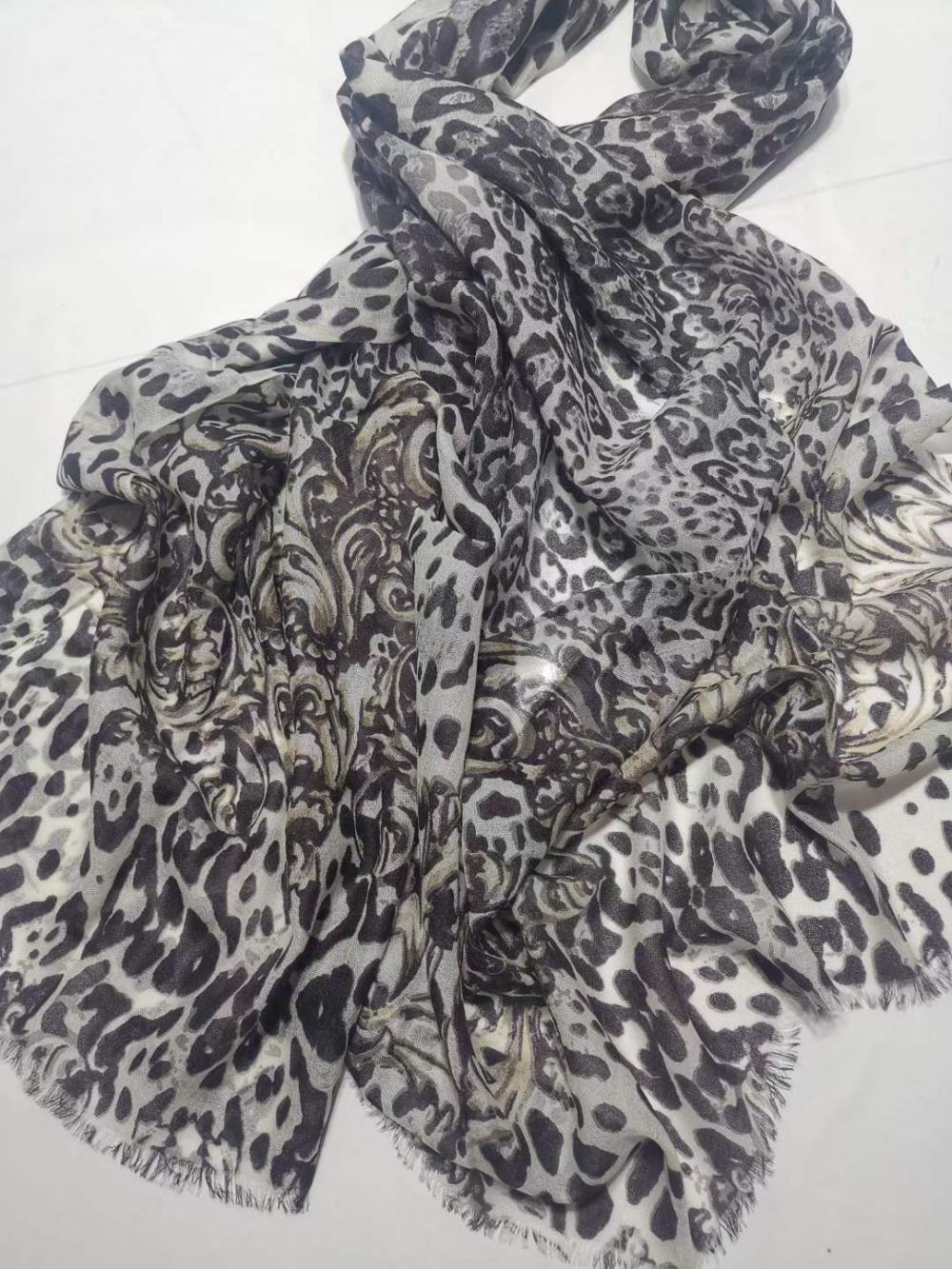 Printed Wool Scarf Zh 16