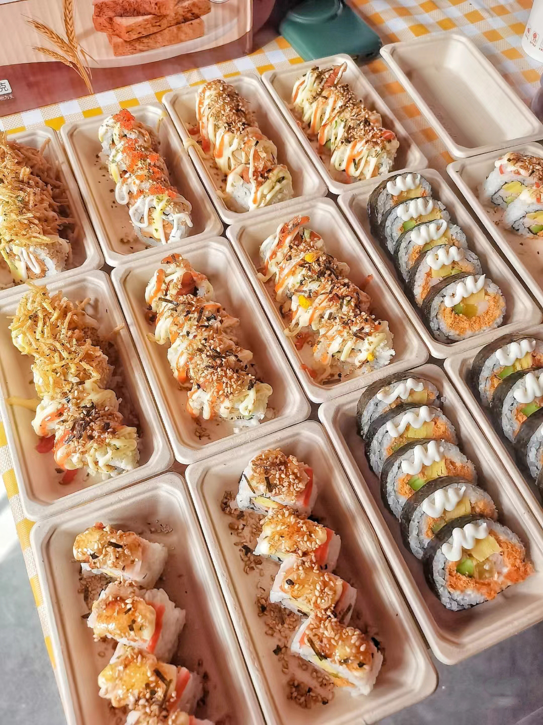 sushi packaging containers bring added value to sushi