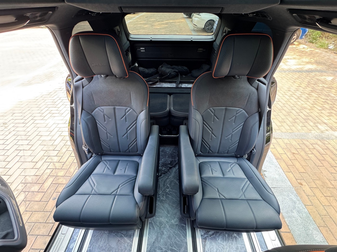 Zeekr 9x 2025 Obsidian Black Edition 70kWh Six-Seat
