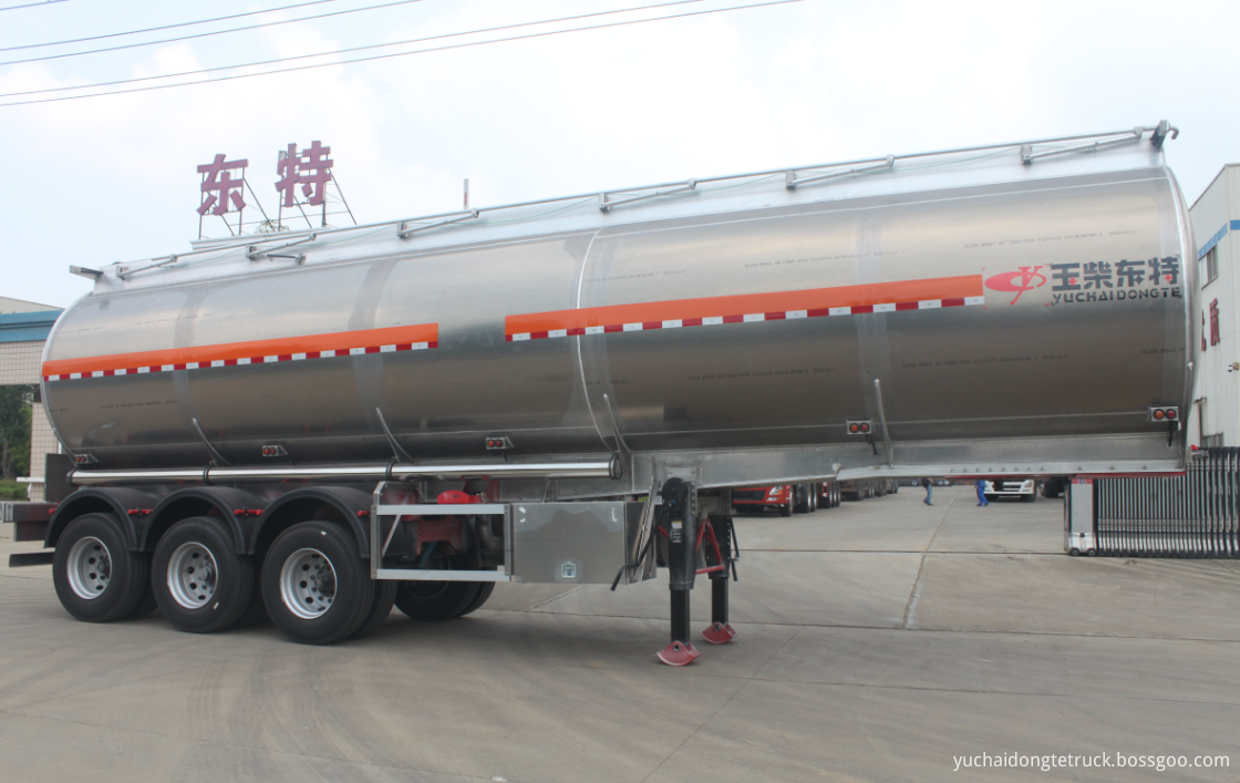 12000 gallons fuel tank semi-trailer