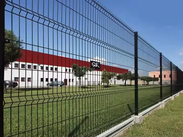 3D -изогнутый забор панель Треугольная сварная сетка