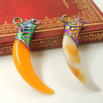 Hawaiian Wholesale Acrylic Horn Big Pearl Necklace with Wolf Tooth Pendant