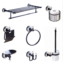 Venta superior Accesorios de baño Colgar Toallero Estante de toalla montado en la pared de cerámica de latón negro