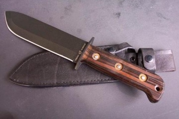 black finish hunting knife w,rose wood handle